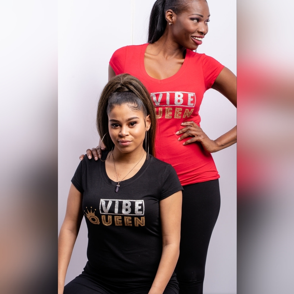 Women's Vibe Queen Cotton Fitted T-Shirt in Red